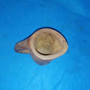 Taza pequeña de madera